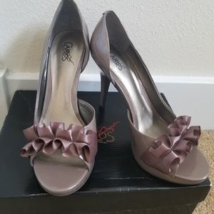 Carlos Santana pretty taupe heels